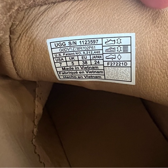 Ugg kennadi fringe moccasin boots in camel. NWT! Size 7 - Picture 9 of 9